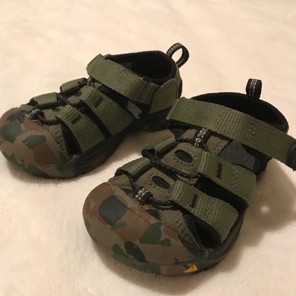 Camp boys Keen shoes